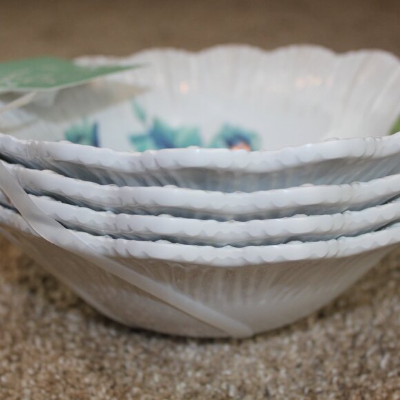 Soho Loft Blue Flower Scalloped Set of 4 Melamine 8" Cereal Bowls White NWT - Picture 6 of 7